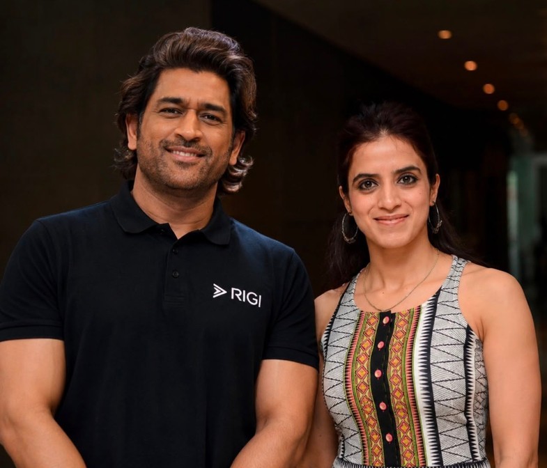 Mansi Gulati with Cricket Legend MS Dhoni