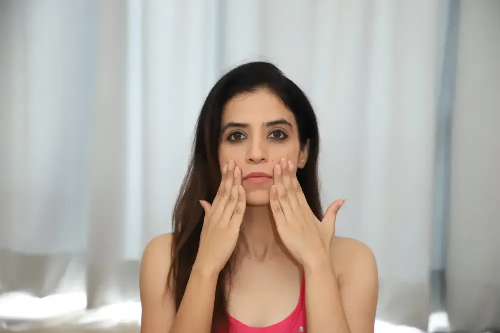 Mansi Gulati Demonstrating Cheek and Skin Radiance Technique